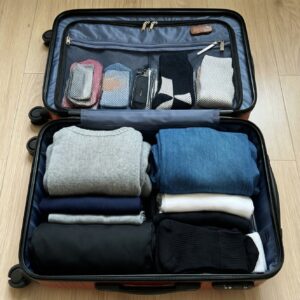 Как компактно упаковать чемодан: рулоны, пакеты и список-минимум