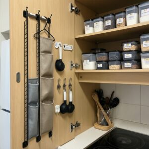 Хранение на маленькой кухне без ремонта и дорогих систем: как организовать удобно