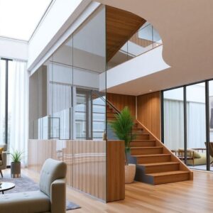 Раздвижные стеклянные перегородки: цена и интерьерные решения